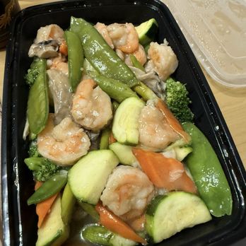 Eric's Restaurant - Prawns and veggies - Chinese Near Me - San Francisco, California Eric's Restaurant - Prawns and veggies - Chinese Near Me - San Francisco, California