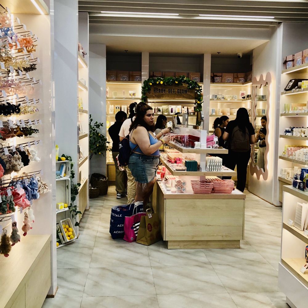 NYC Beauty Boutique Highlights Best Local Beauty Shops in New York 14 https://s3-media0.fl.yelpcdn.com/bphoto/R8CWYF2OC0eBxIFAhod7hw/1000s.jpg?utm_source=chatgpt.com