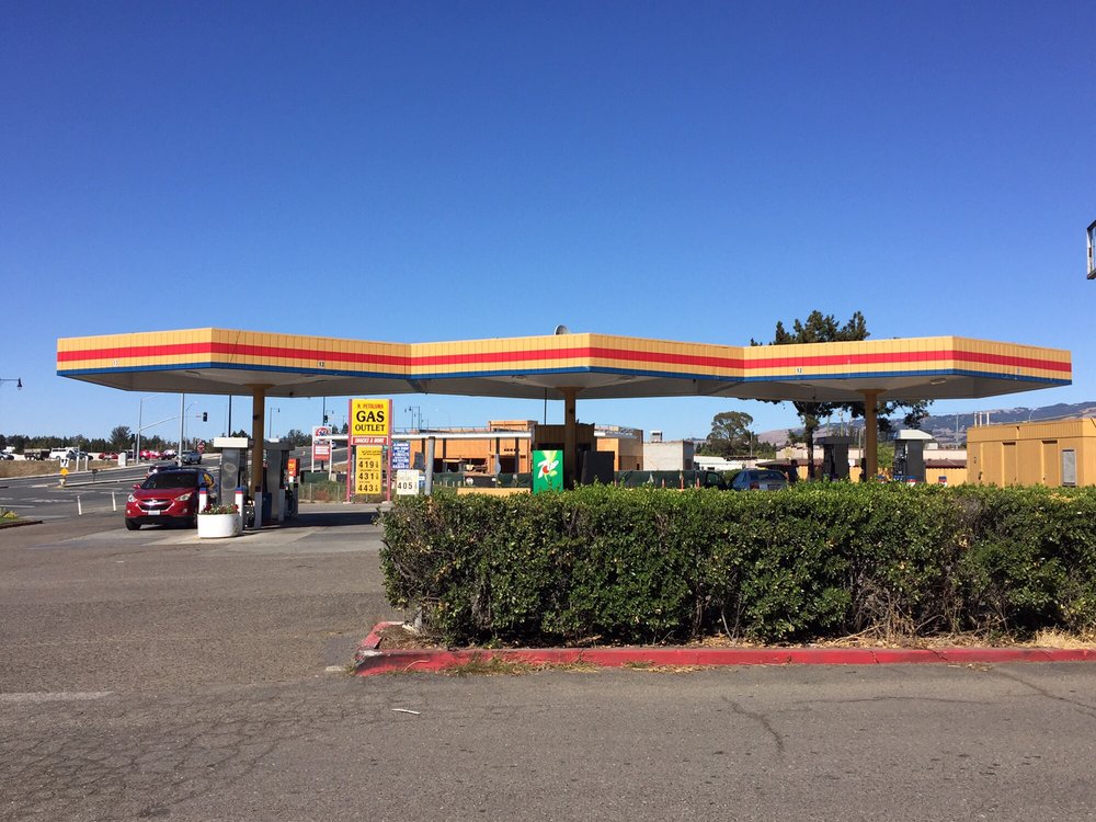 NORTH PETALUMA GAS OUTLET Updated June 2024 4990 Petaluma Blvd N