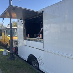 Nories Lunch Box - Food truck 2