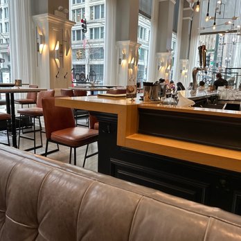 Staypineapple, An Iconic Hotel, The Loop - Lobby bar - Hotels Near Me - Chicago, Illinois Staypineapple, An Iconic Hotel, The Loop - Lobby bar - Hotels Near Me - Chicago, Illinois