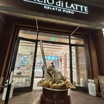Bacio di Latte - Outside - Gelato Near Me - Newport Beach, California