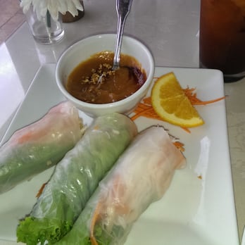 Bangkok Thai - Fresh roll with peanut/hoisan sauce and Thai iced tea - Thai Near Me - Spokane, Washington