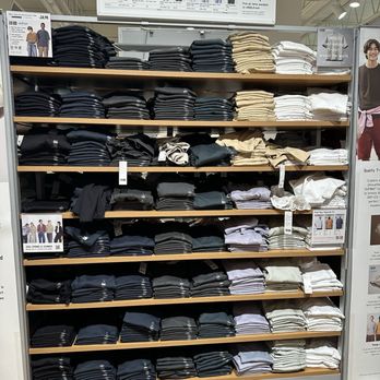 Uniqlo - T-Shirts - Men's Clothing Near Me - Sacramento, California Uniqlo - T-Shirts - Men's Clothing Near Me - Sacramento, California