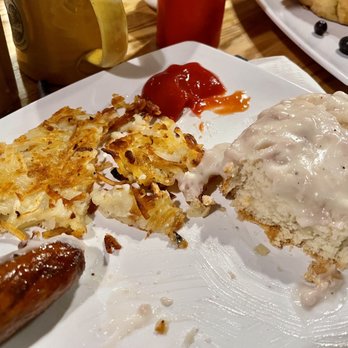 Darbi's Cafe - Hashbrowns sausage and biscuits and gravy - American Near Me - Pinetop, Arizona