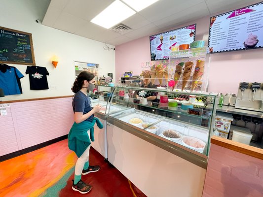 Cream Me Ice Creamery by null