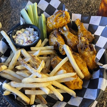 Beef 'O' Brady's - 10 Wings - Pubs Near Me - Lakeland, Florida Beef 'O' Brady's - 10 Wings - Pubs Near Me - Lakeland, Florida