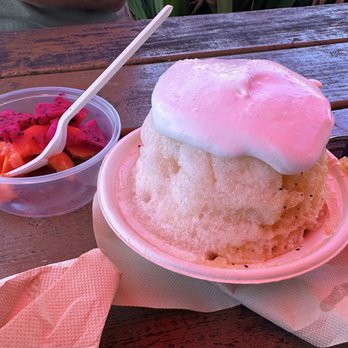 Kula Shave Ice - "The local" with some cut fruit from the farmers market. Perfect pairing! (Color is off due to reflections under the canopy. ) - Shaved Ice Near Me - Hilo, Hawaii