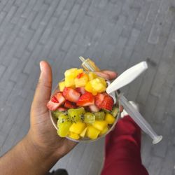 Miki Bowls - Tropical acai bowl with honey
