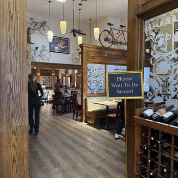 Linn's Restaurant - Hostess area - American Near Me - Cambria, California