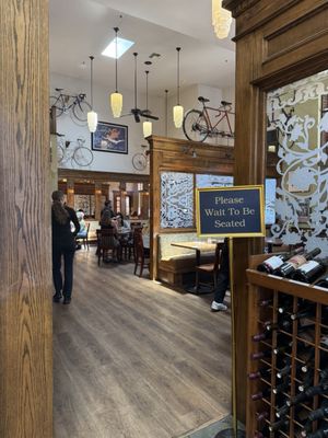 Linn's Restaurant by null