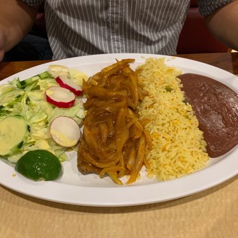La Perla Restaurant - Bisteak with rice and beans - Salvadoran Near Me - Leesburg, Virginia La Perla Restaurant - Bisteak with rice and beans - Salvadoran Near Me - Leesburg, Virginia