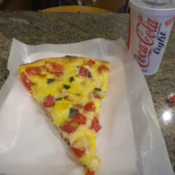 BAR Pizzeria ZEI Settima - Onion, Tomato and cheese pizza