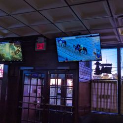 Trotters Bar and Grill