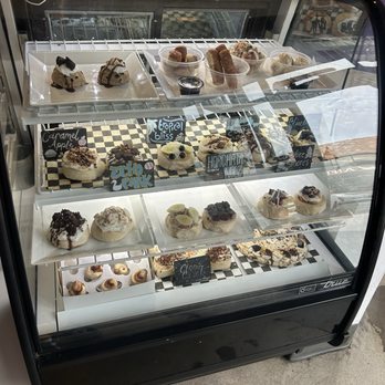 Cinnaholic - Pastries - Bakeries Near Me - Los Angeles, California