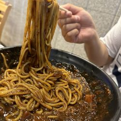Naju Gomtang - Jajangmyeon (Black Bean Noodles) - Spicy!!
