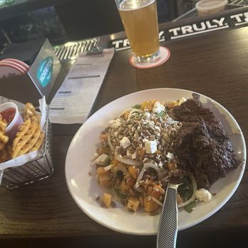 The Biltmore Bar & Grille - Meh - Pubs Near Me - Newton, Massachusetts