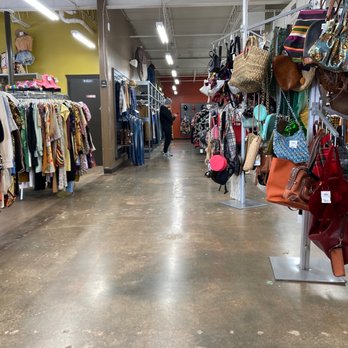 Buffalo Exchange - Floor - Men's Clothing Near Me - Houston, Texas Buffalo Exchange - Floor - Men's Clothing Near Me - Houston, Texas