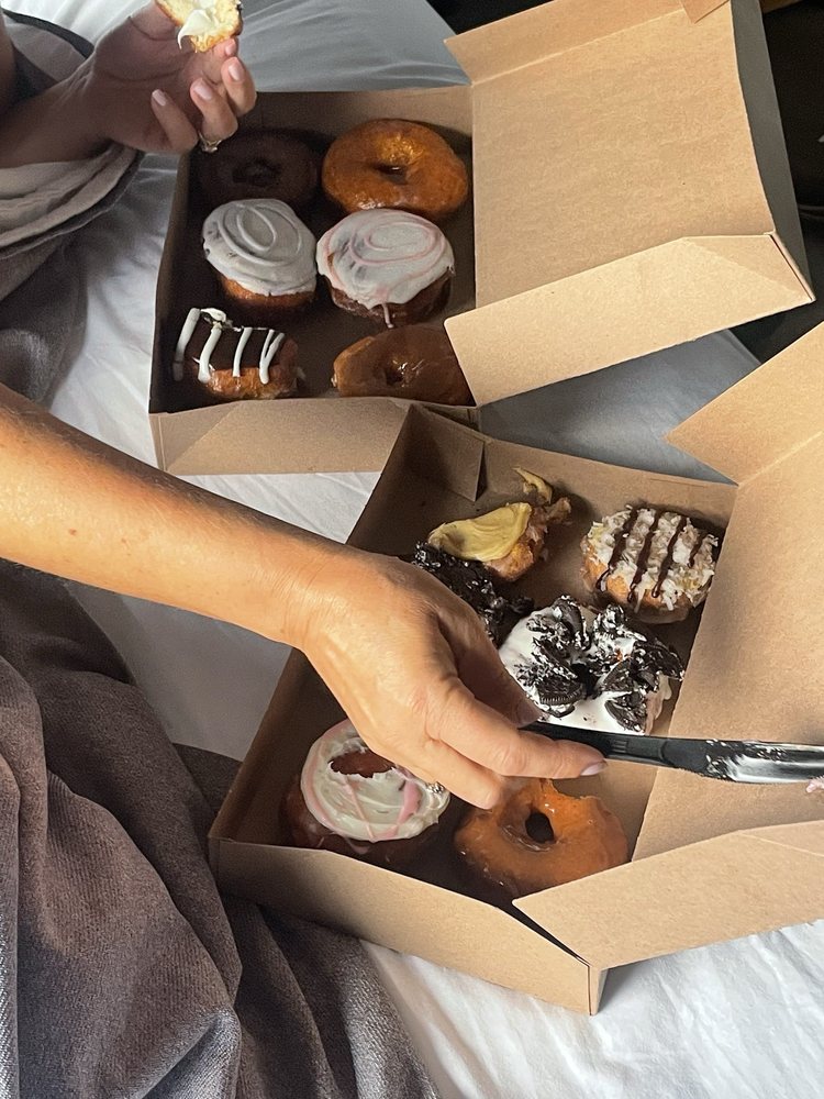 Julie Darling Donuts Logo
