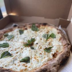 Acqua e Farina by Ciro Esposito - Four cheese pizza