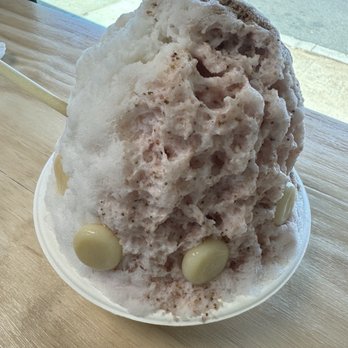Chillest Shave Ice - Not hot chocolate, haupia, strawberry  milk w/ mochi! sooooo good! - Shaved Ice Near Me - Honolulu, Hawaii