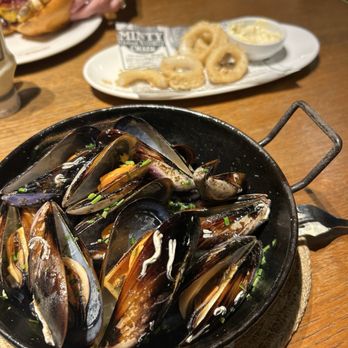 Taverna del Bisbe - Charcoal mussels and Calamari  Both were delicious!! - Catalan Near Me - Barcelona, B