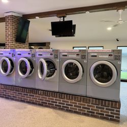 Louies Lounge & Laundromat - Plenty of Washing Machines and Dryers, very clean and bright inside.