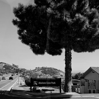 Abalone Cove Park - Entrance to the main with parking lot and picnic tables etc... - Parks Near Me - Rancho Palos Verdes, California