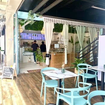 5ive Senses - Outside seating - Juice Bars & Smoothies Near Me - Honolulu, Hawaii