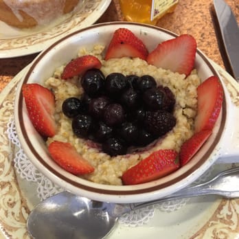 Another Broken Egg Cafe - Steel cute oats with fruit - Breakfast & Brunch Near Me - Indianapolis, Indiana
