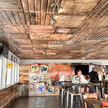 Troy's Bar-Be-Que - New interior - Barbeque Near Me - Boynton Beach, Florida
