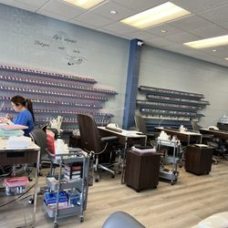 Kool Nails - Manicure area.