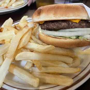 Destiny’s Grill - Cheeseburger - American Near Me - Ozona, Texas