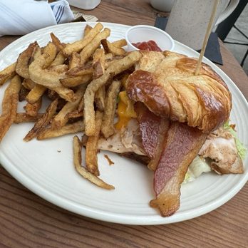 The Yard - Club - Lounges Near Me - Milwaukee, Wisconsin