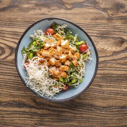 WINGERS Restaurant - Asian Crunch Salad