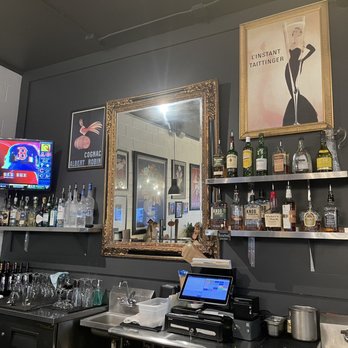 Blackbird - Back bar - New American Near Me - Shoreline, Washington