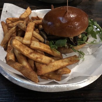 Shell Beach Brewhouse - Gastropubs Near Me - Pismo Beach, California