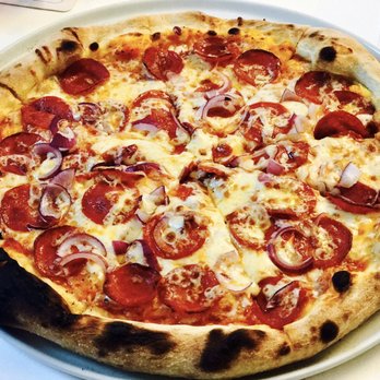 Pizzeria Ambiente - Pepperoni Pizza with purple onions - Pizza Near Me - Kaiserslautern, RP Pizzeria Ambiente - Pepperoni Pizza with purple onions - Pizza Near Me - Kaiserslautern, RP