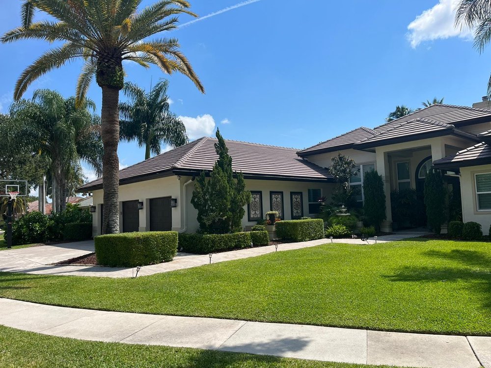 Slide of Gomez Roofing