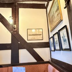 Duke Of Wellington - Corner seating
