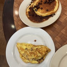 Decent breakfast, at least : chocolate chip pancakes and fresh made omelet Decent breakfast, at least : chocolate chip pancakes and fresh made omelet