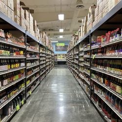Global Fresh Market - 11/22/25 Well organized, stocked & wide aisles