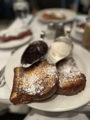 Mon Ami Gabi by null