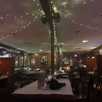 Beef 'N Bottle - atmosphere - Steakhouses Near Me - Charlotte, North Carolina