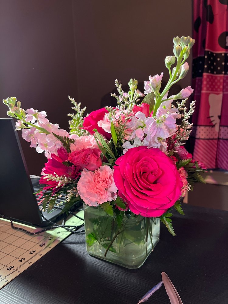 FAMILY FLORIST Updated May 2024 12 Photos 1680 N College Ave