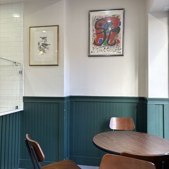 Lucia Pizza - Table seating - Pizza Near Me - New York, New York Lucia Pizza - Table seating - Pizza Near Me - New York, New York