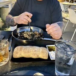 Bay Pointe Bar & Grille - Beef tips with awesome fresh bread