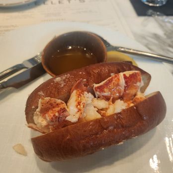 C. Ellet's - Connecticut lobster roll - Steakhouses Near Me - Atlanta, Georgia