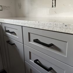 Lowe's Home Improvement - Counter is supposed to be seamless