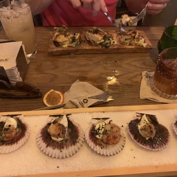 Entre Santos - Scallops and curry chicken. - Cocktail Bars Near Me - Madrid, M Entre Santos - Scallops and curry chicken. - Cocktail Bars Near Me - Madrid, M